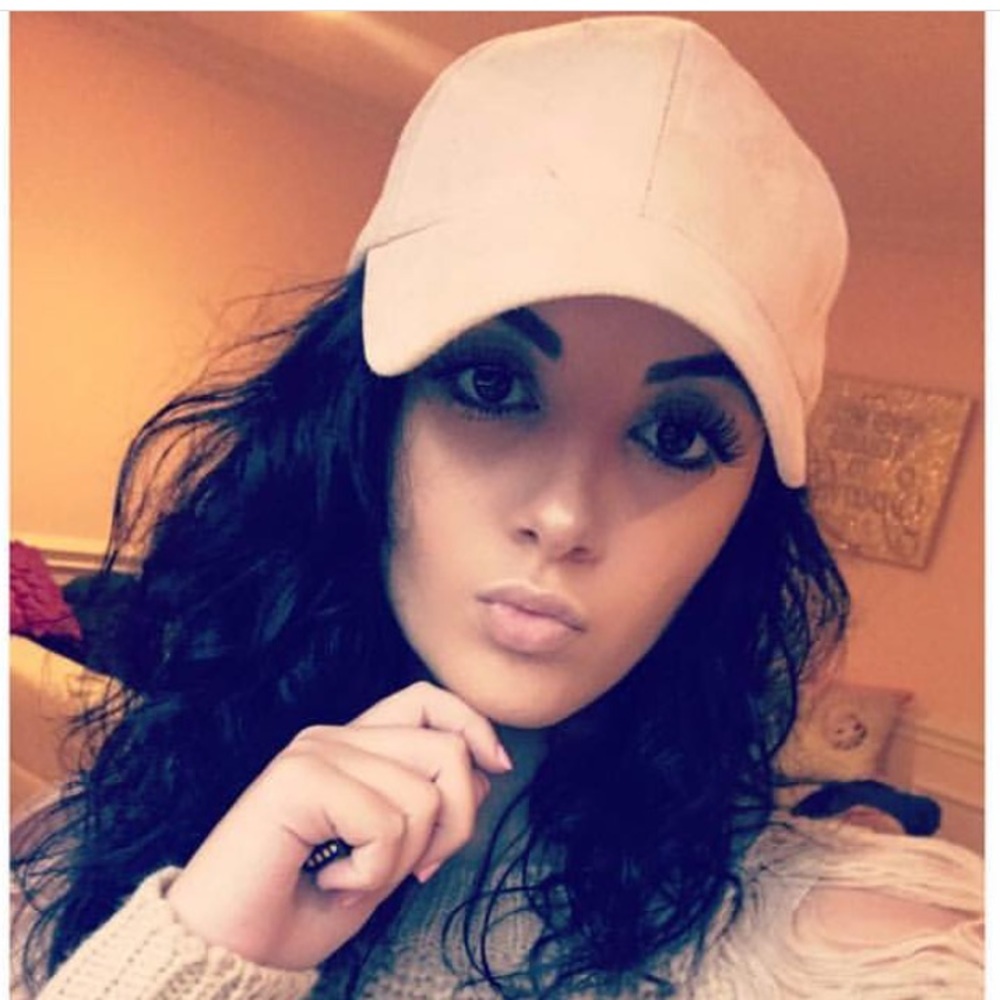 Meet your Posher, Laina